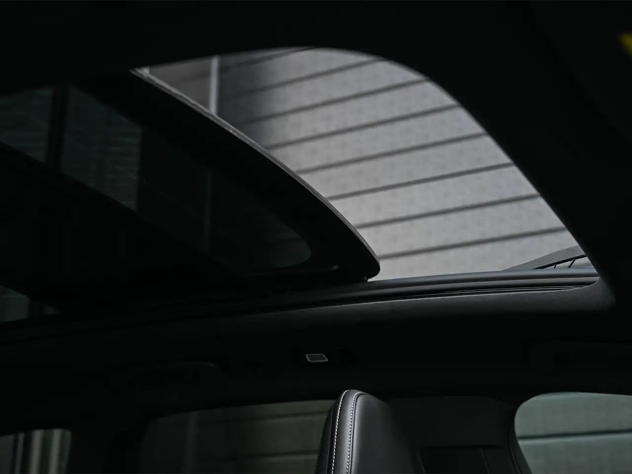 Volvo XC60 2.0 T8 Plug-in hybrid AWD Plus Black Edition Pan, миниатюра 2