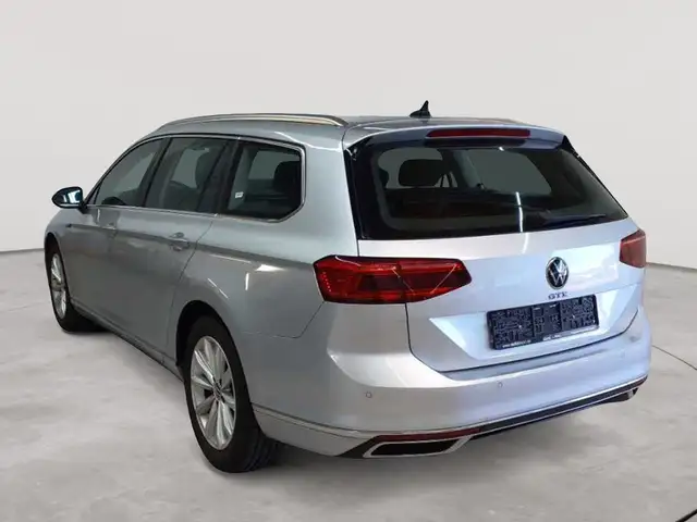 Volkswagen Passat view 5