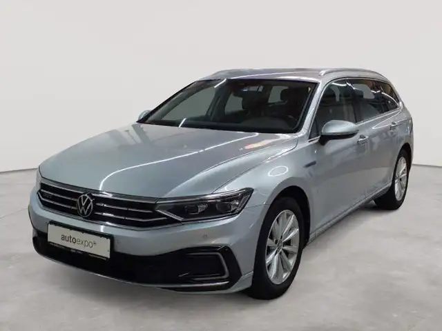Volkswagen Passat view 2
