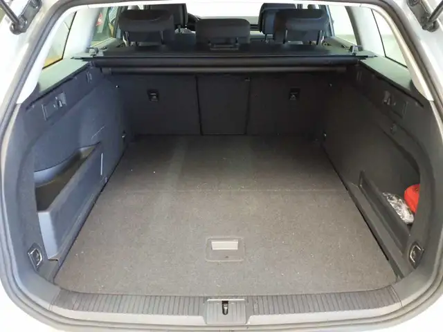 Volkswagen Passat view 15