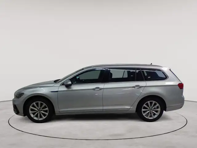 Volkswagen Passat view 6