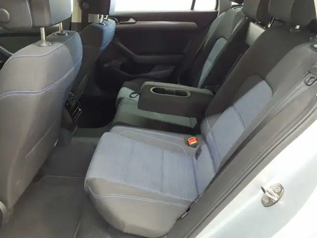 Volkswagen Passat view 14