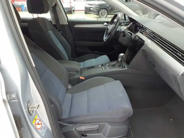Volkswagen Passat view 7