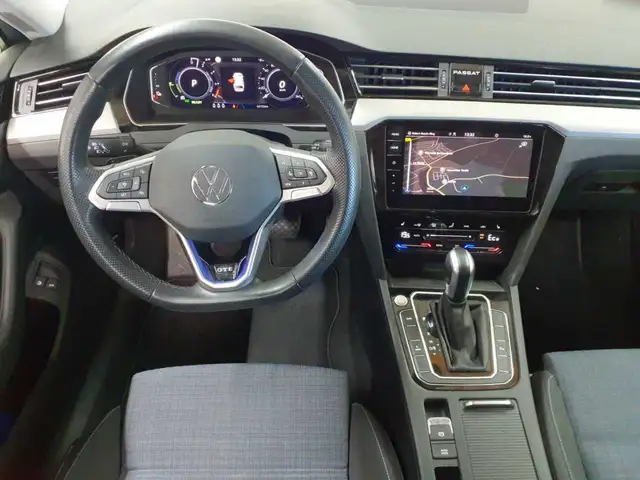 Volkswagen Passat view 9