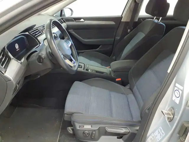 Volkswagen Passat view 8