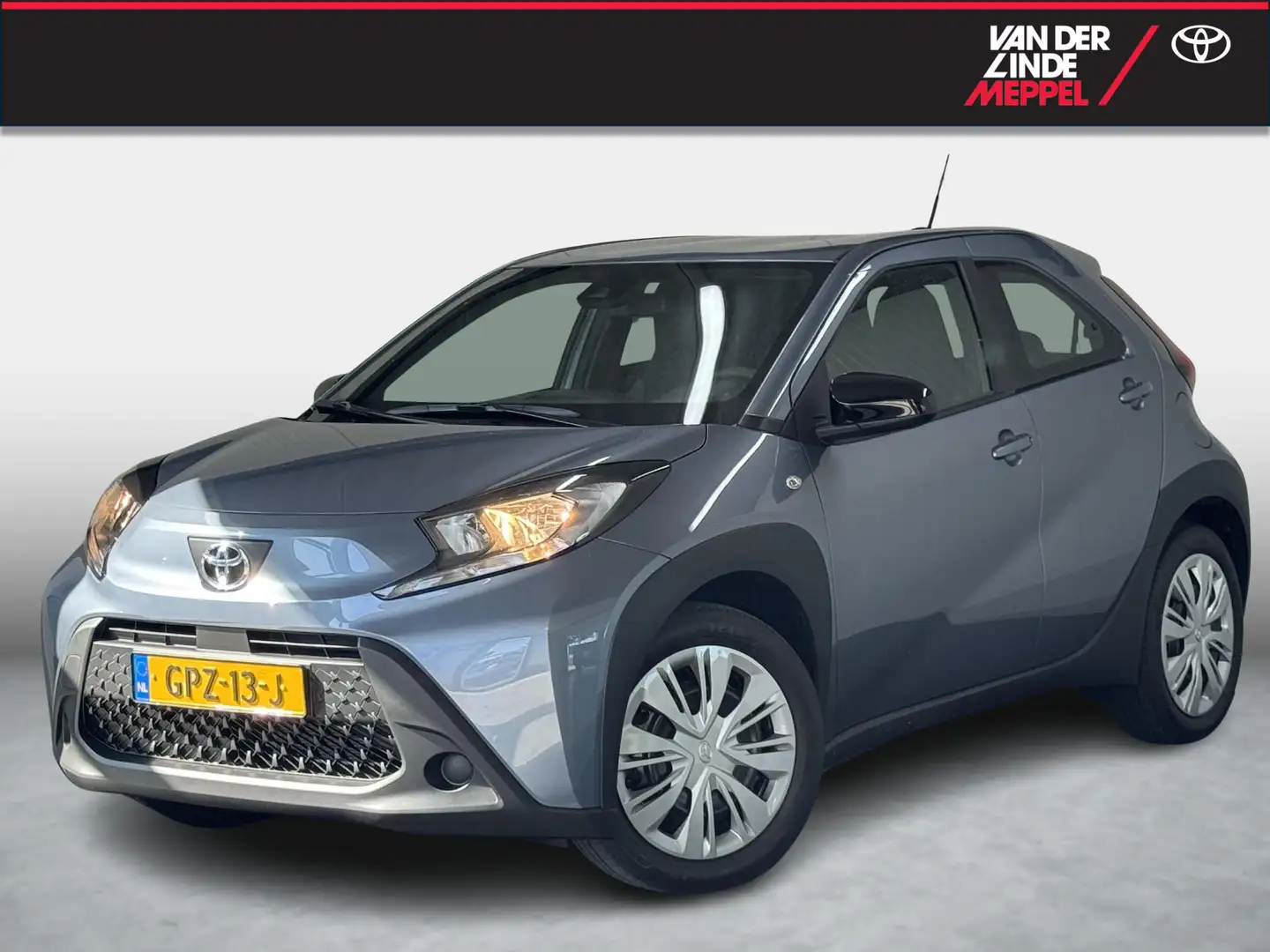 Toyota Aygo X 1.0 VVT-i MT Play Apple CarPlay Android Auto Airco Grijs - 1