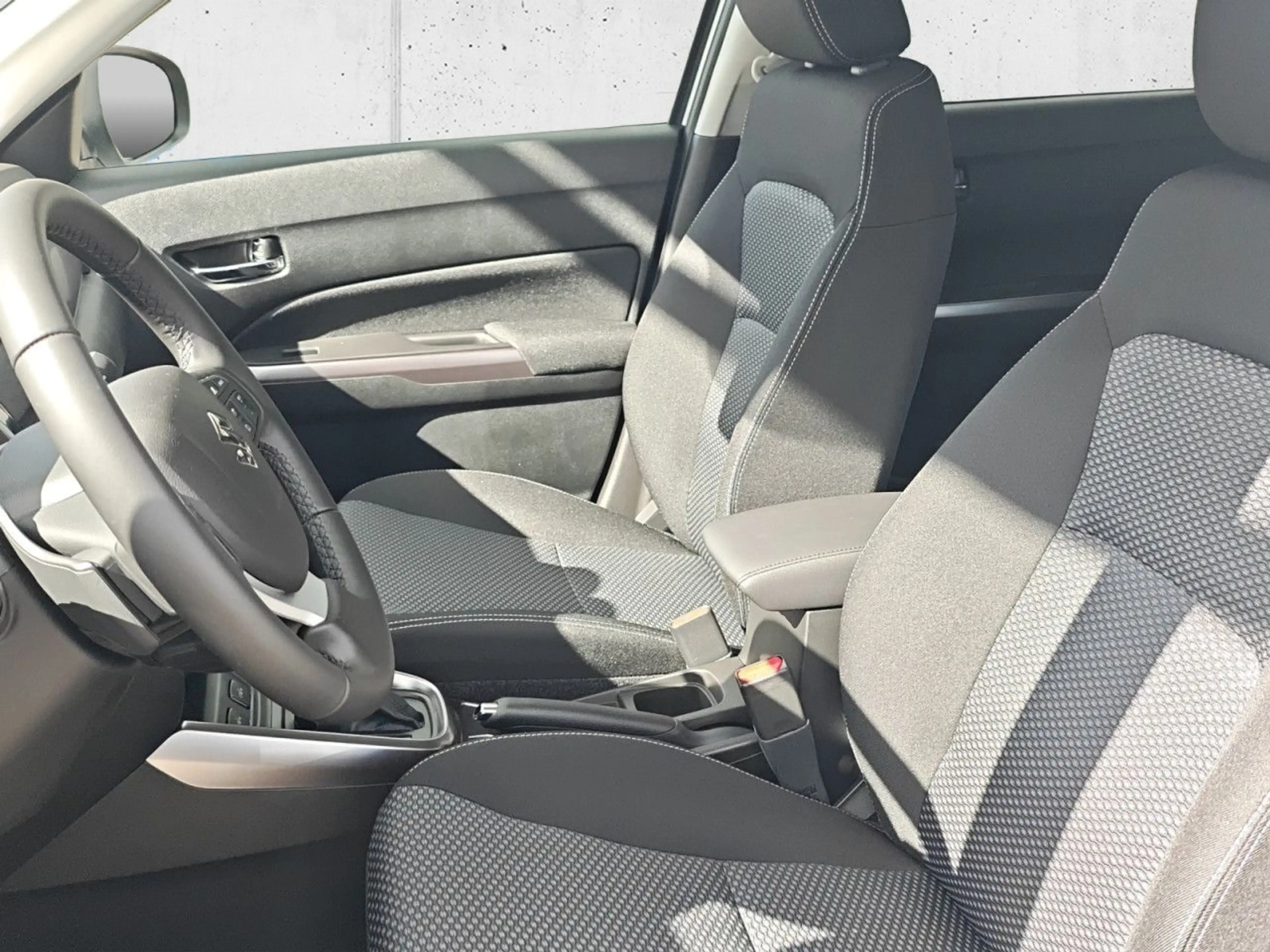 Suzuki Vitara 1.4 Boosterjet Hybrid Comfort Navi LED — photo 2