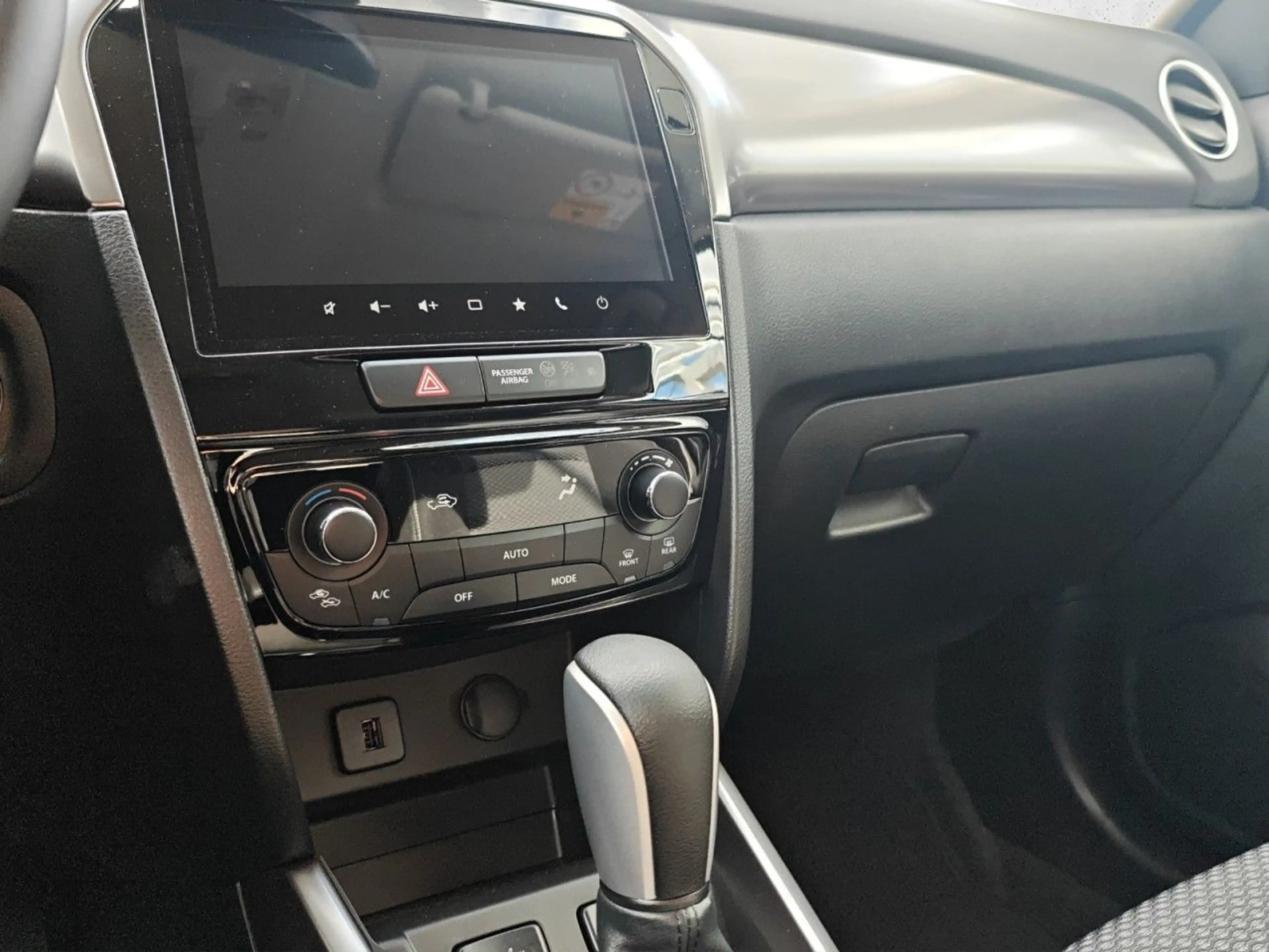 Suzuki Vitara 1.4 Boosterjet Hybrid Comfort Navi LED — photo 8
