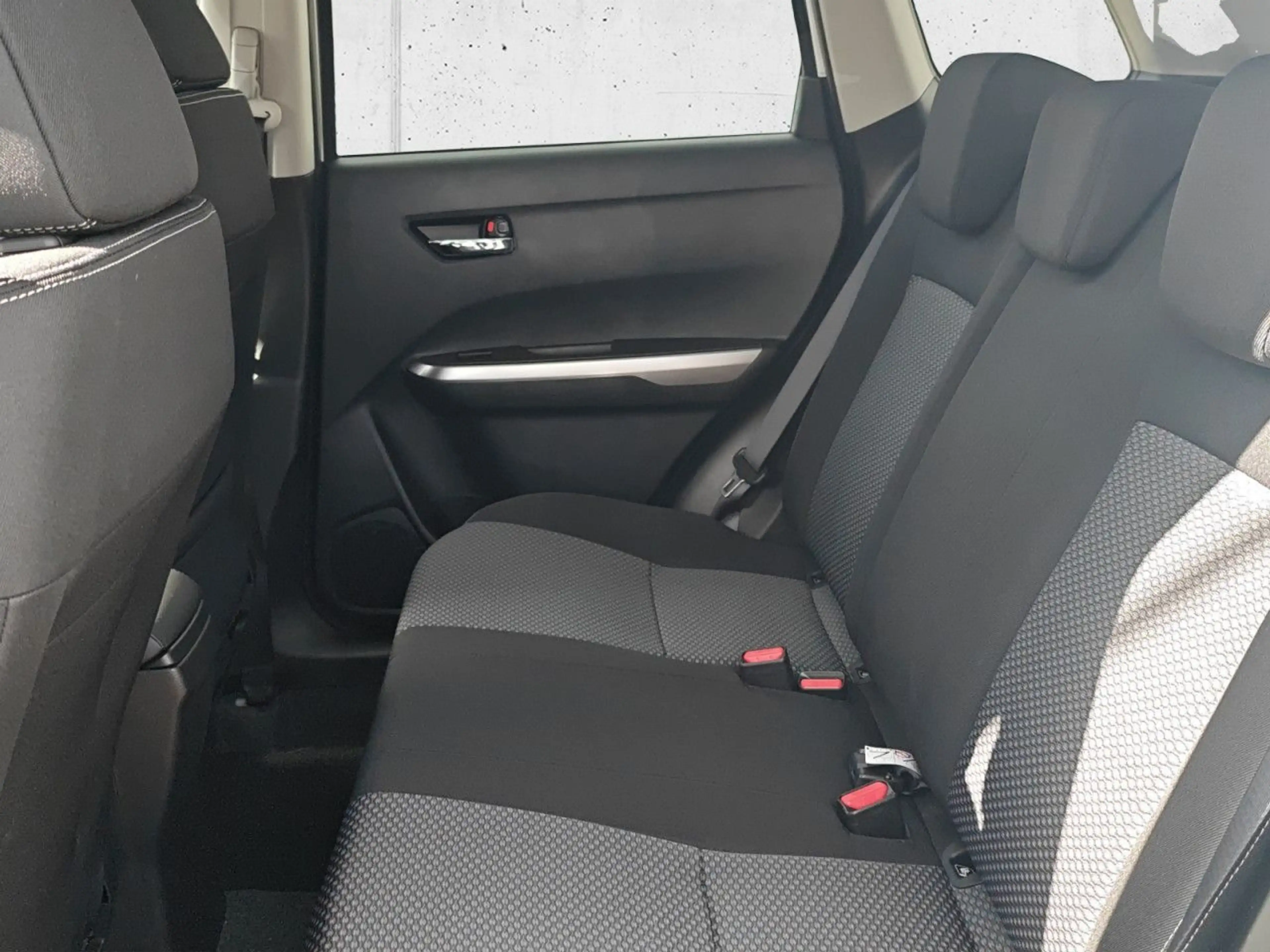 Suzuki Vitara 1.4 Boosterjet Hybrid Comfort Navi LED — photo 6