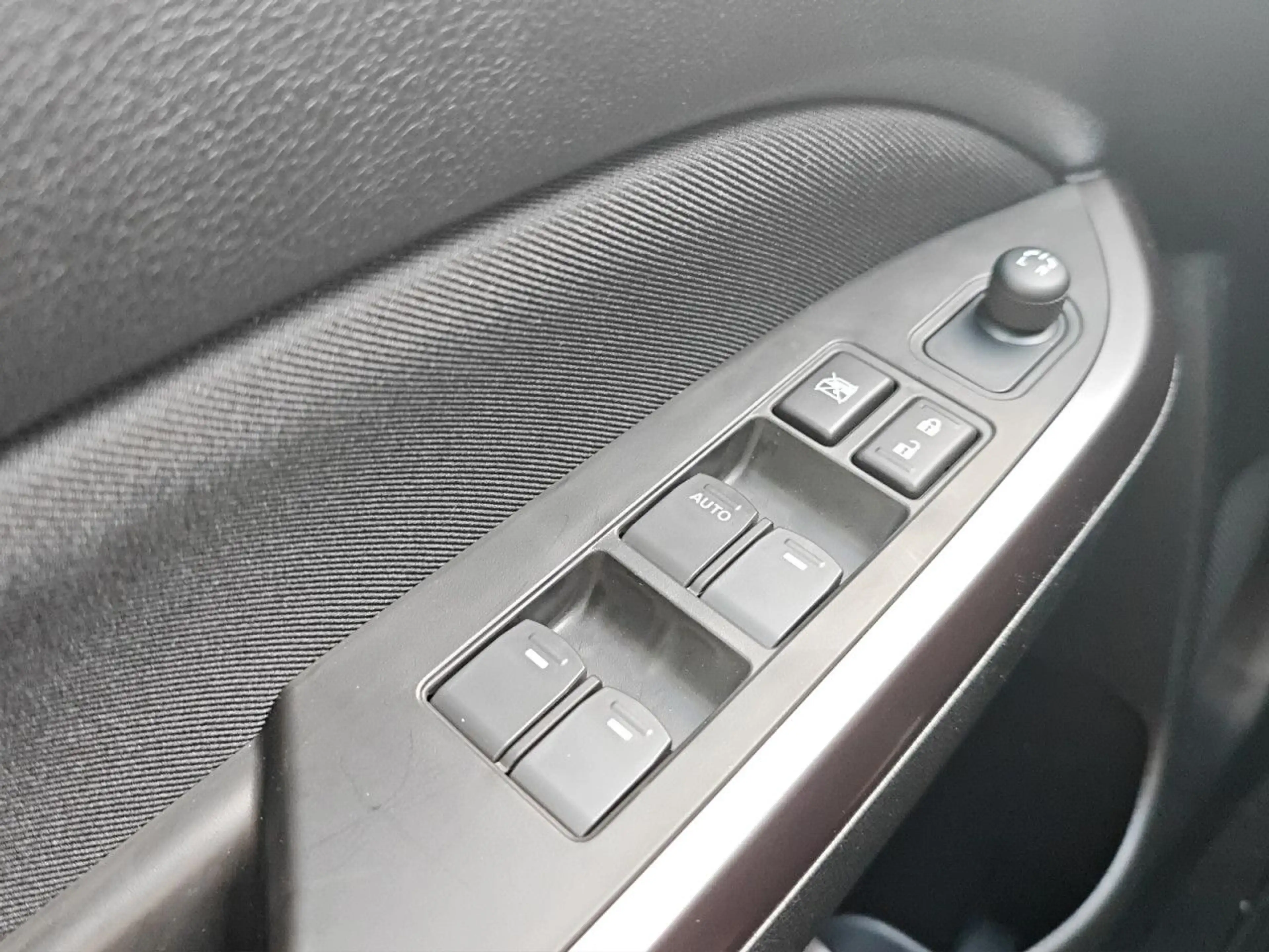 Suzuki Vitara 1.4 Boosterjet Hybrid Comfort Navi LED — photo 5