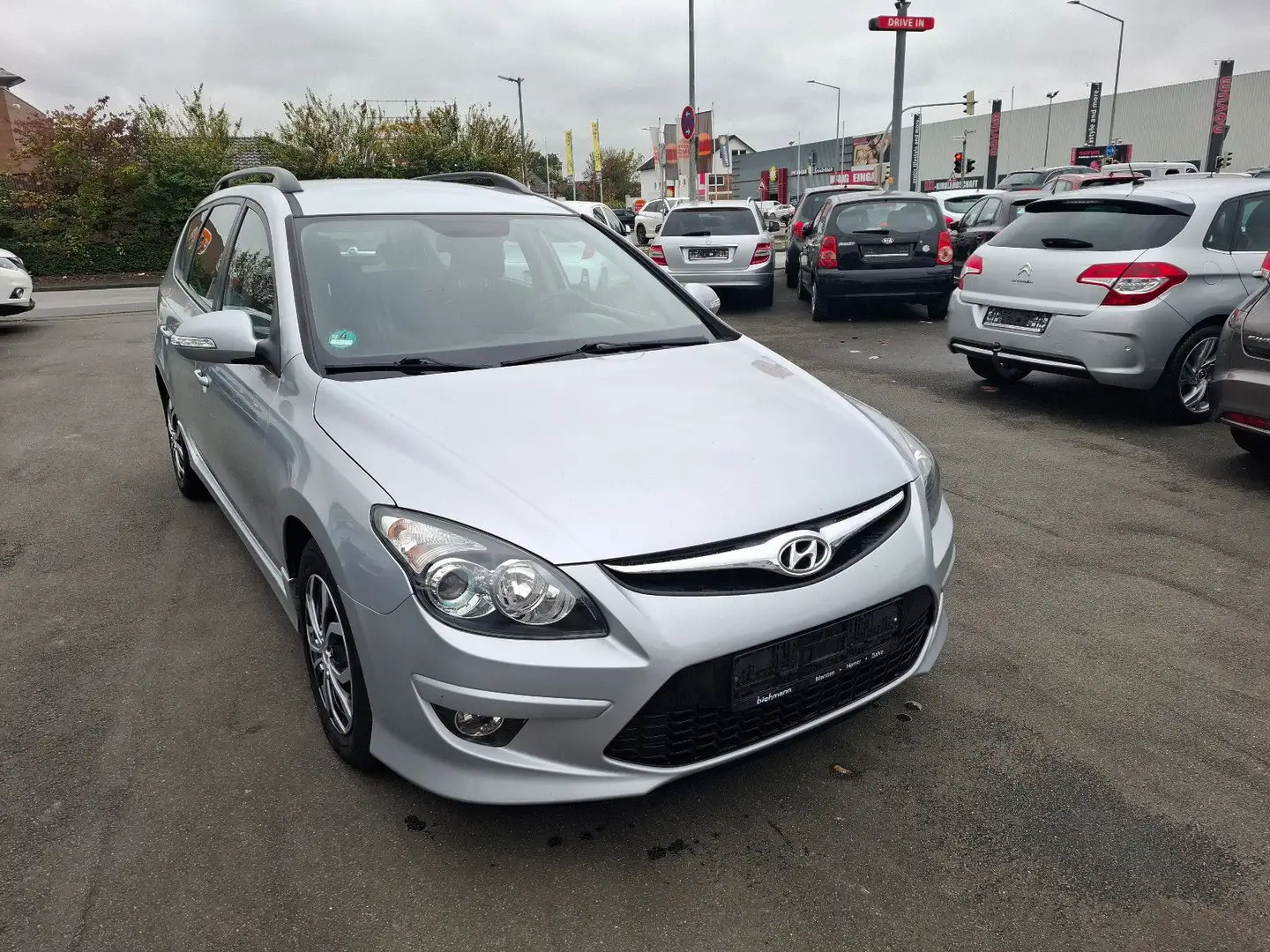 Hyundai i30 CW blue 1.6 CRDi 66 kW Classic Silber - 1