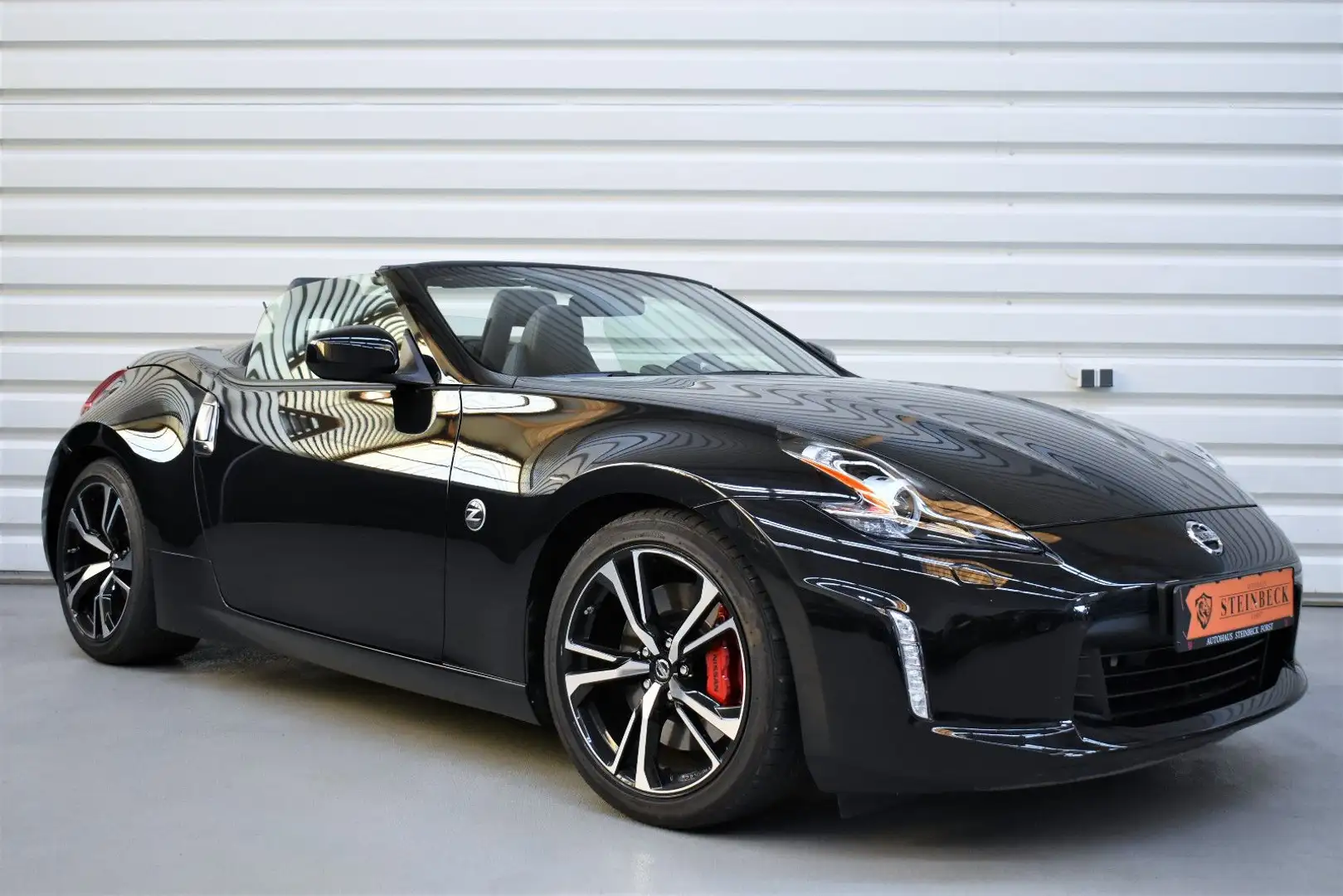 Nissan 370Z Roadster+Sitzbelüftung+Navi+Xenon+14.500KM Schwarz - 1