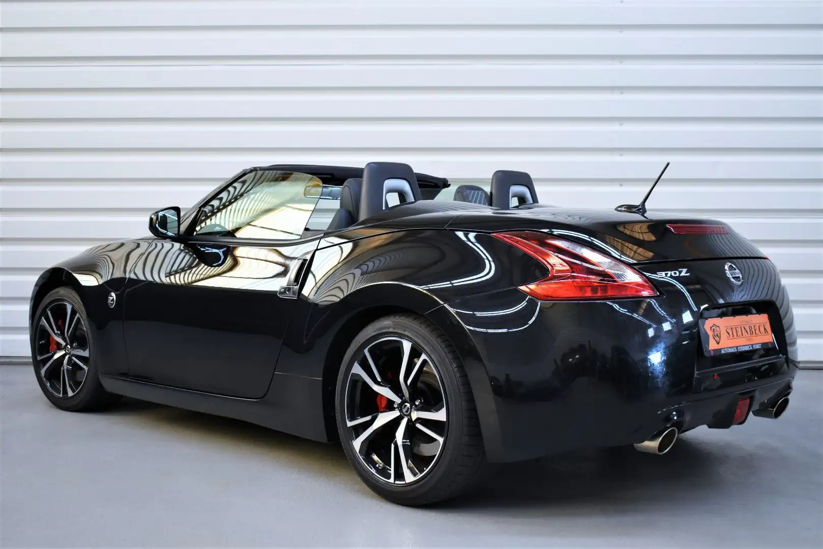 Nissan 370Z Roadster+Sitzbelüftung+Navi+Xenon+14.500KM Schwarz - 2