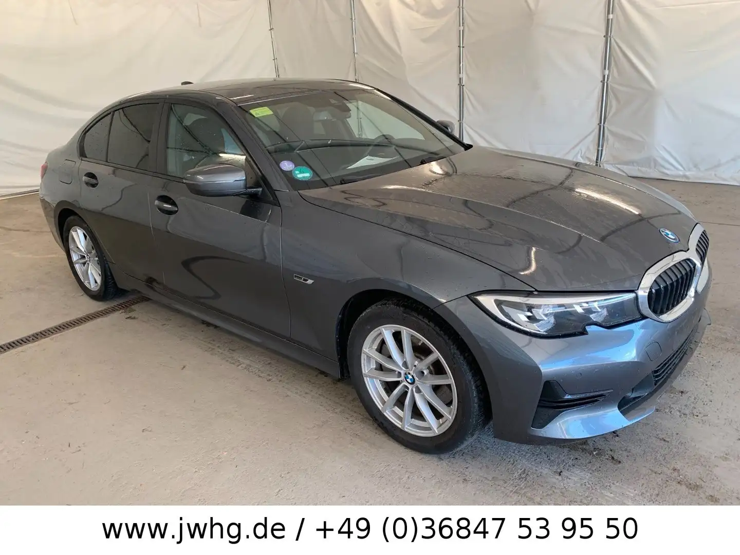 BMW 320 e Advantage LED 17"Nav+ CockpProf DAB SpurAs Grau - 2
