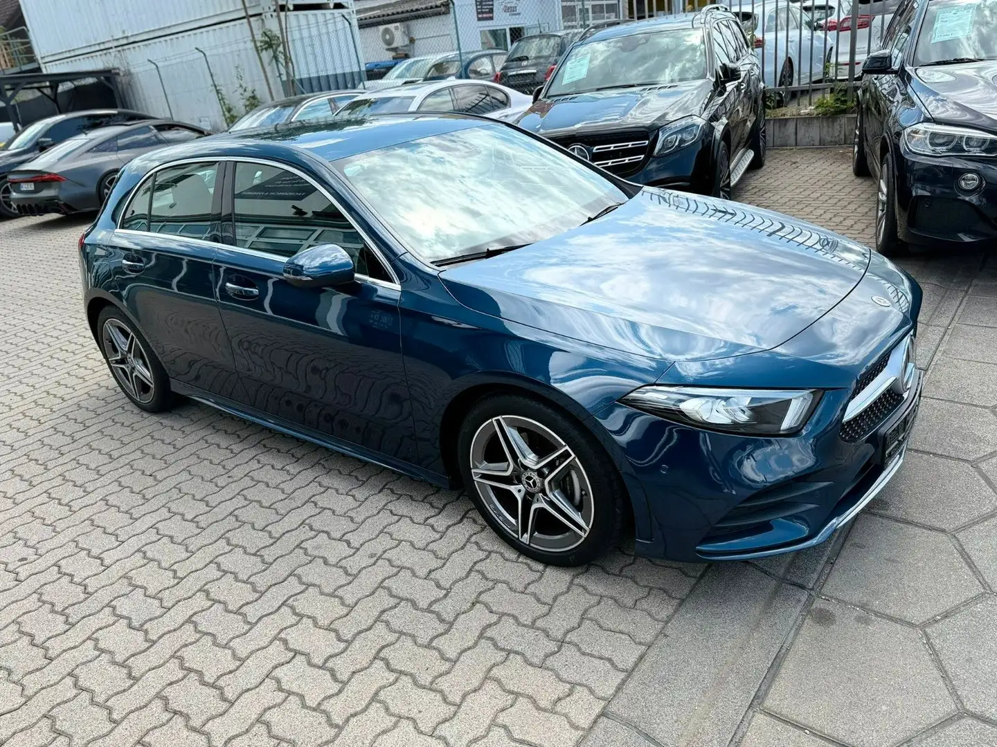 Mercedes-Benz A 180 d AMG-LINE * NAVI*KAM*LED* Blau - 1