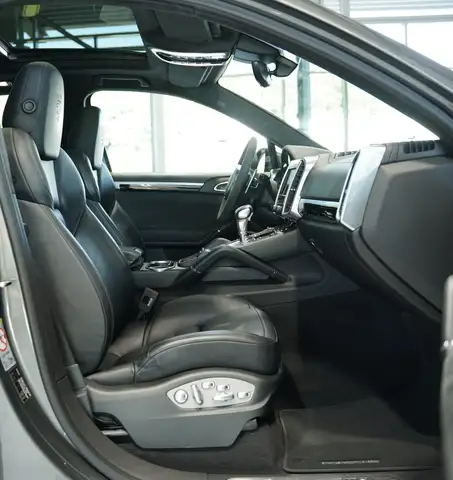 Porsche Cayenne GTS view 15
