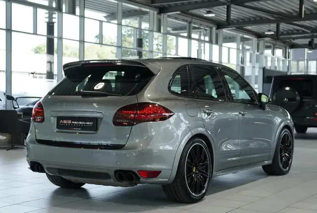 Porsche Cayenne GTS view 9