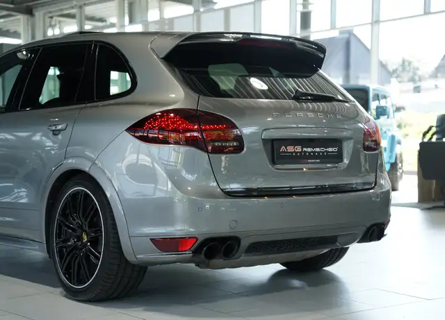 Porsche Cayenne GTS view 14