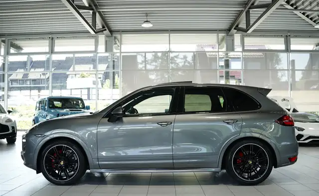 Porsche Cayenne GTS view 12