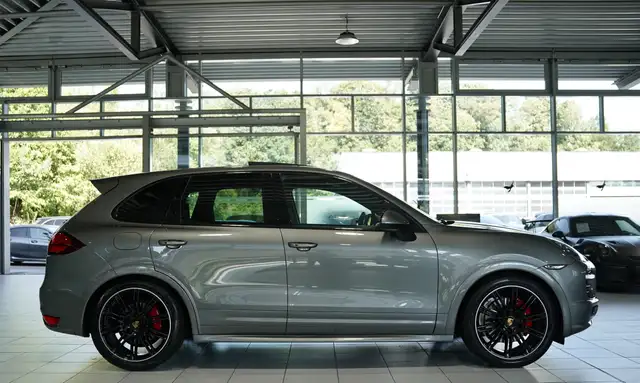 Porsche Cayenne GTS view 7
