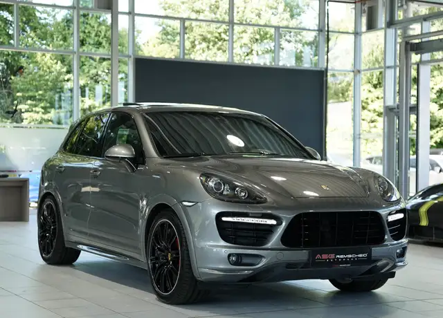 Porsche Cayenne GTS view 6