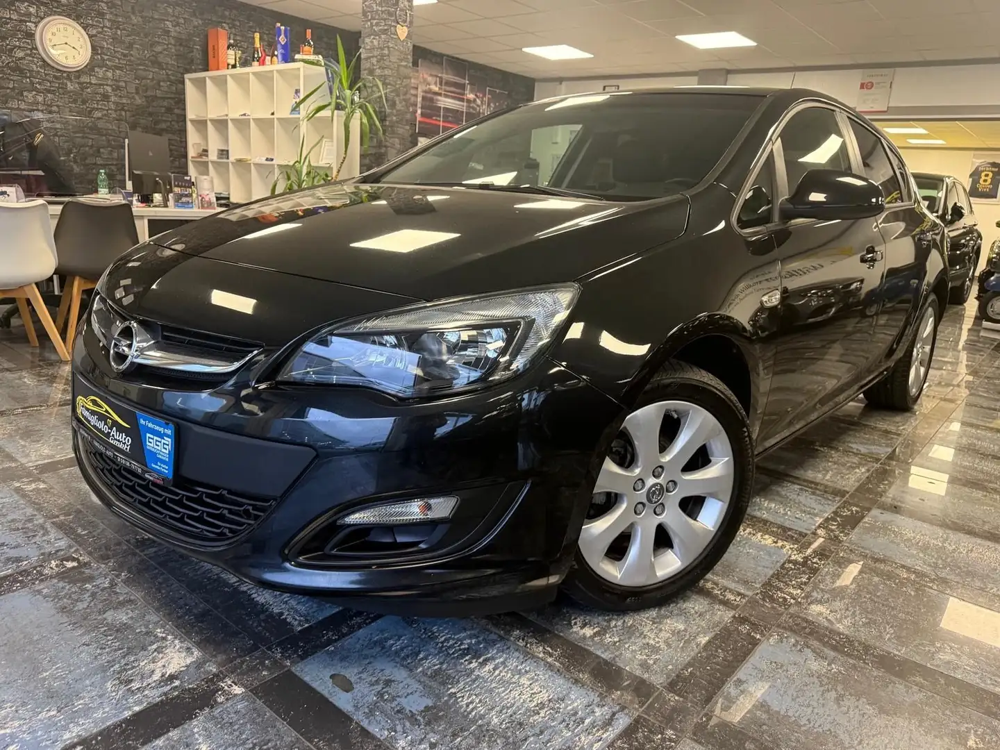 Opel Astra J Lim. 5-trg. Style/Klima/Tempomat/Teilled Noir - 2