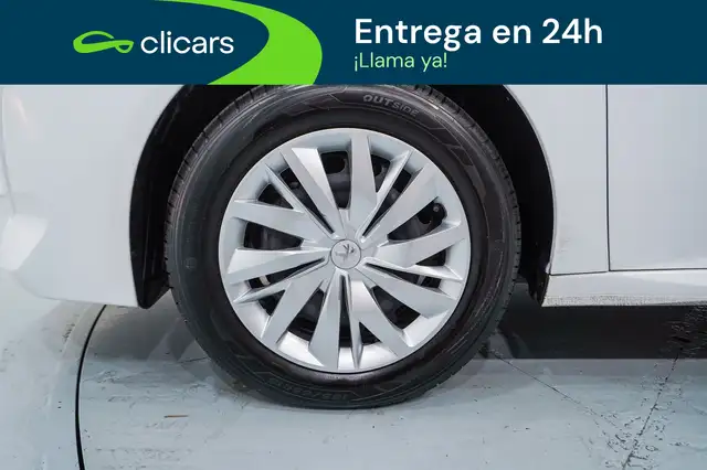 Peugeot 208 view 11