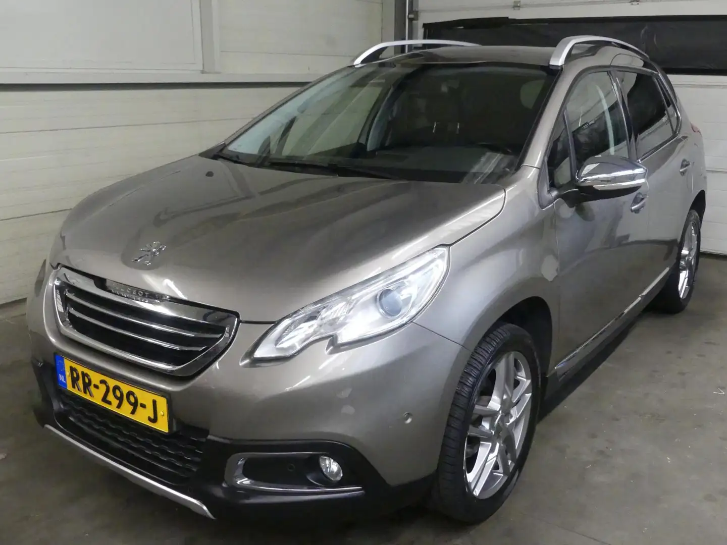 Peugeot 2008 1.2 - Navigatie - Perfect Dealer onderhoudden - Grau - 1