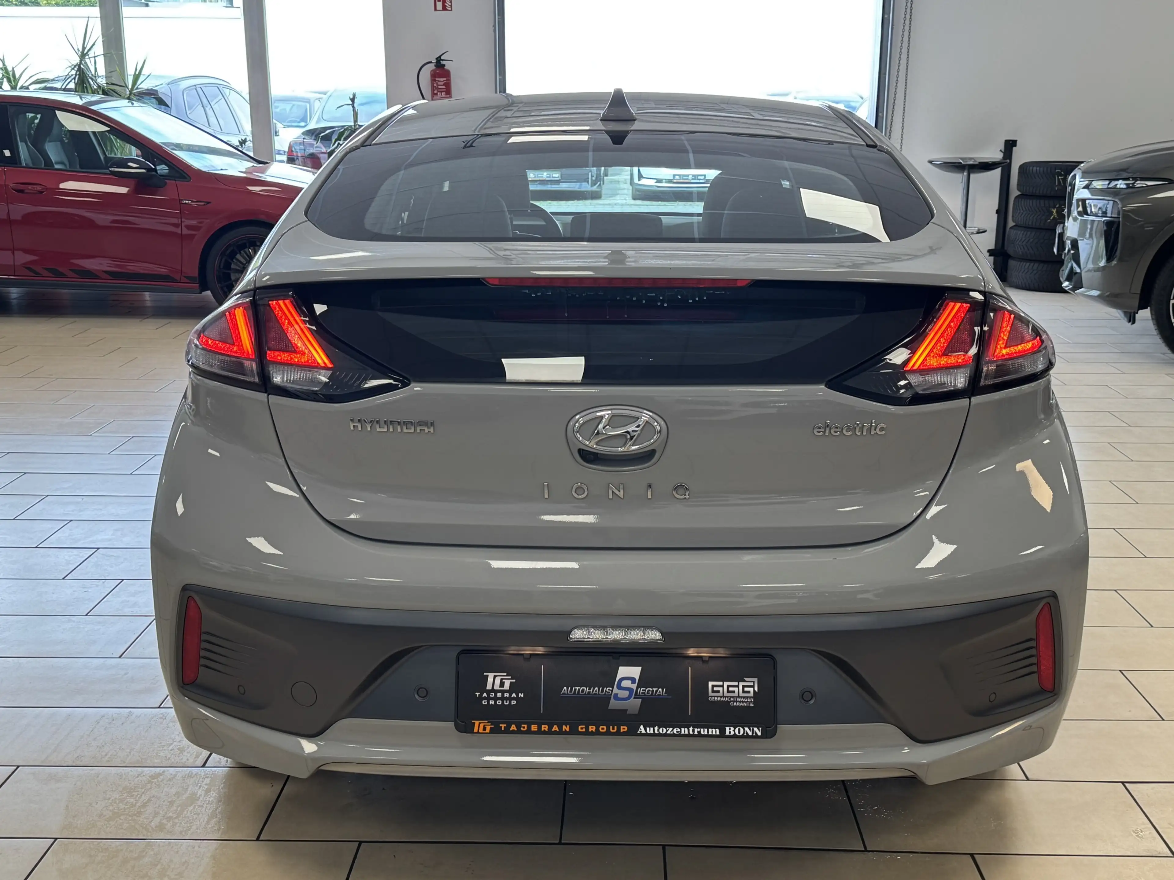 Hyundai IONIQ R-Cam*CarPlay*Wi-Fi*ACC*Spurhalte*DAW* — photo 6