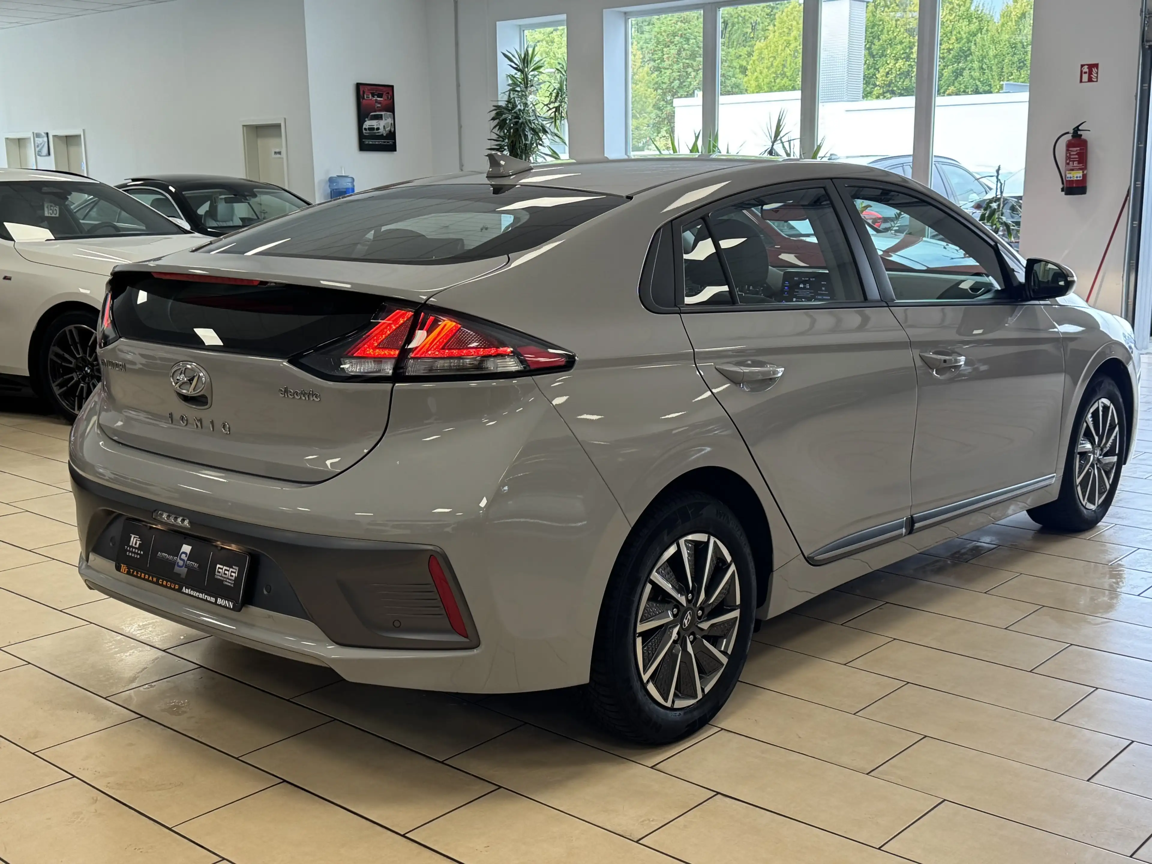 Hyundai IONIQ R-Cam*CarPlay*Wi-Fi*ACC*Spurhalte*DAW* — photo 5