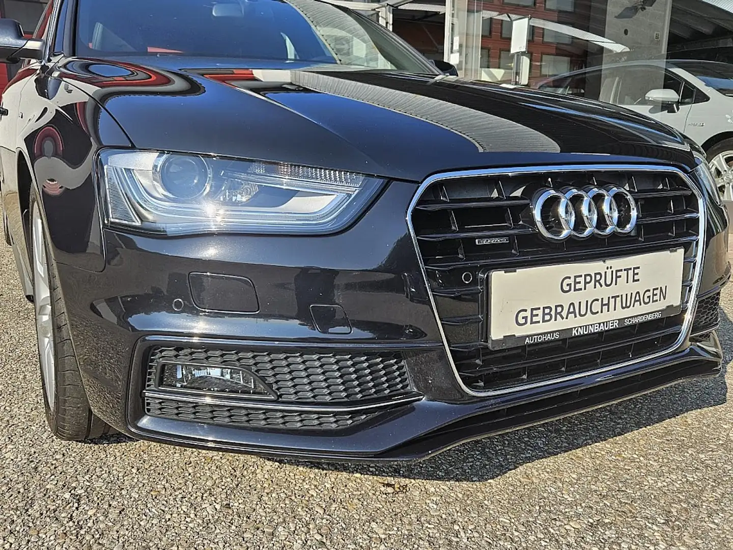 Audi A4 Avant 2,0 TDI quattro DPF Schwarz - 2