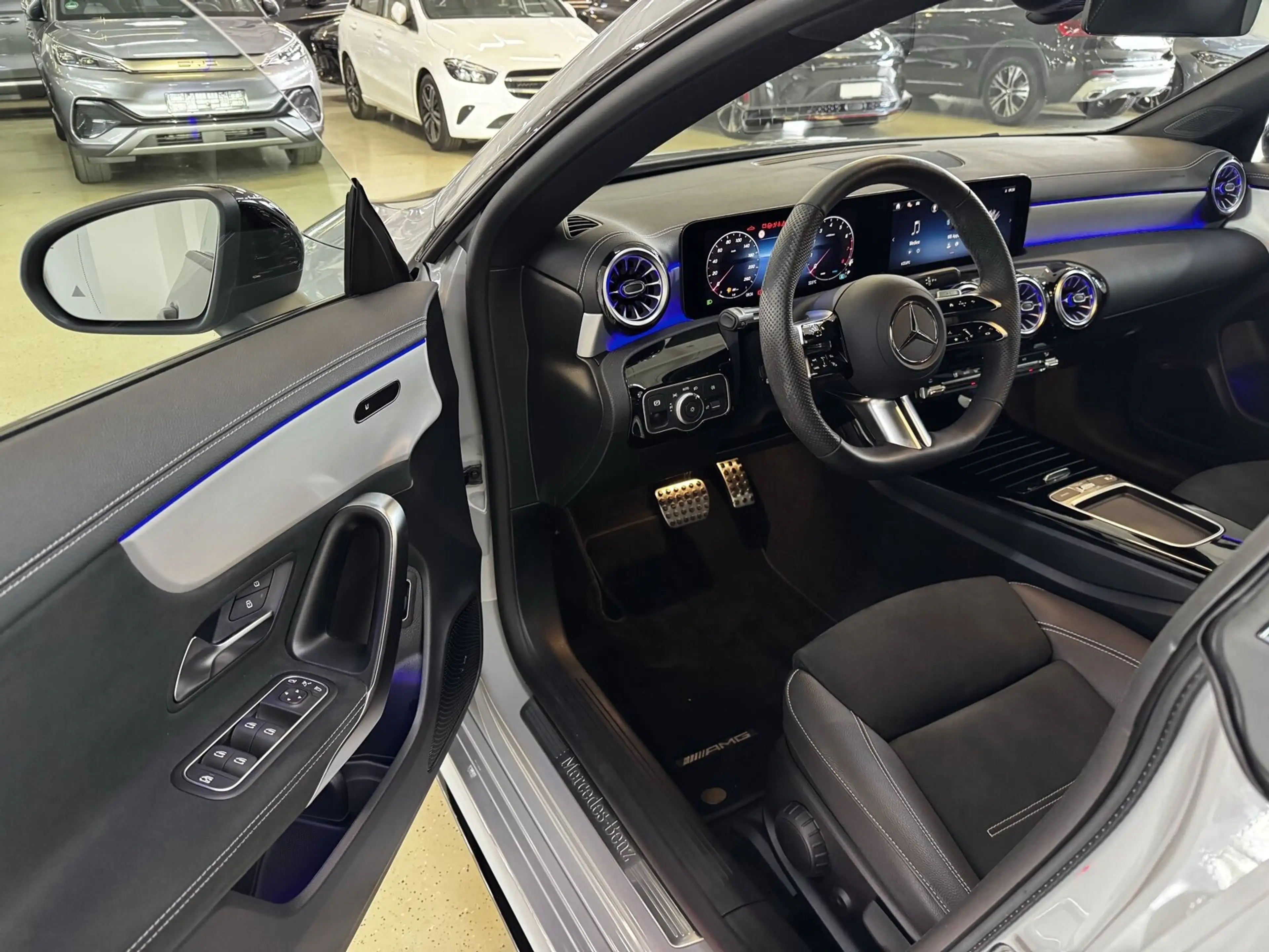 Mercedes-Benz CLA 200 CLA 200 Coupé AMG Pano Distr Multibeam Night 360 — photo 13