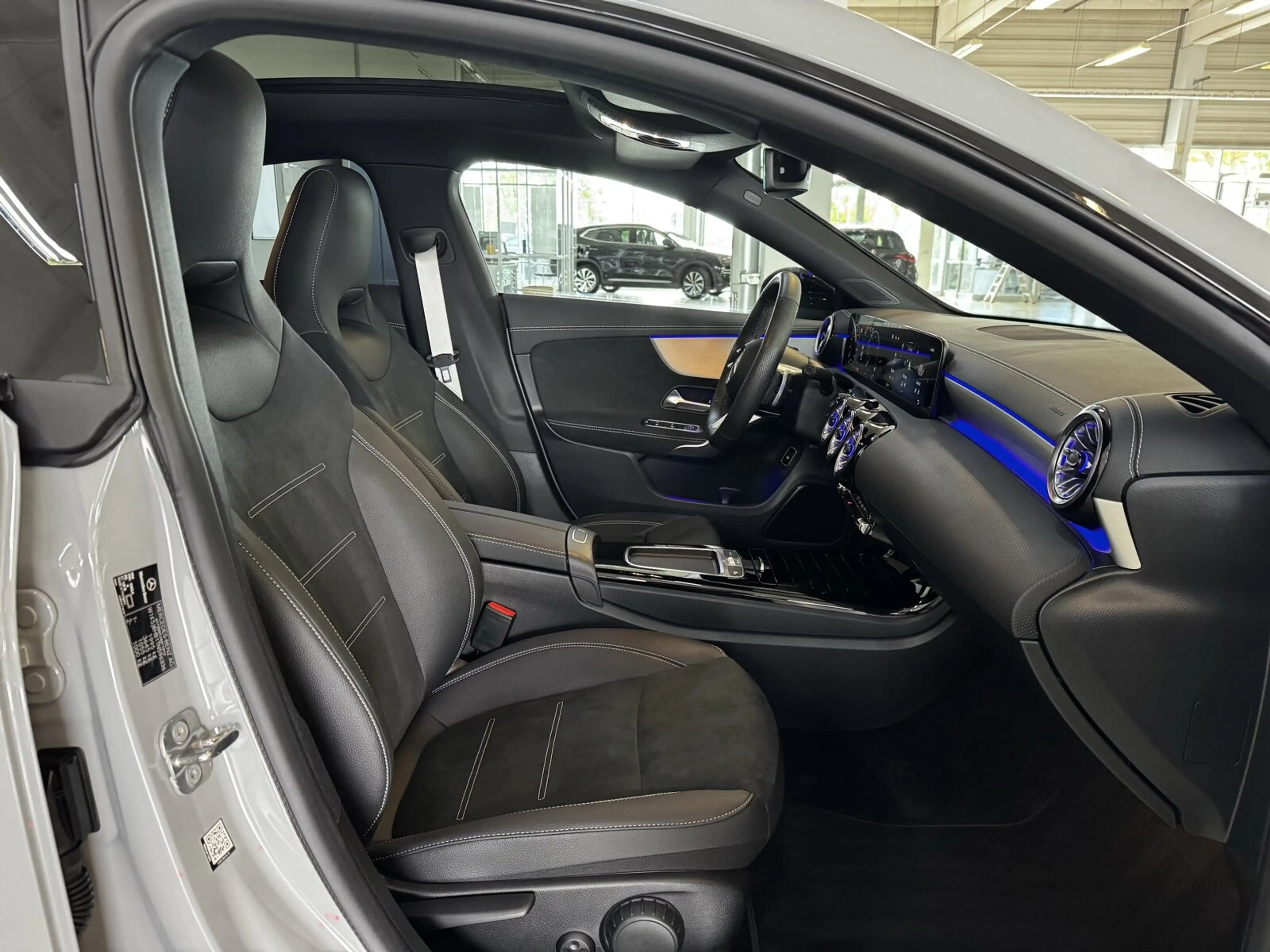 Mercedes-Benz CLA 200 CLA 200 Coupé AMG Pano Distr Multibeam Night 360 — photo 15