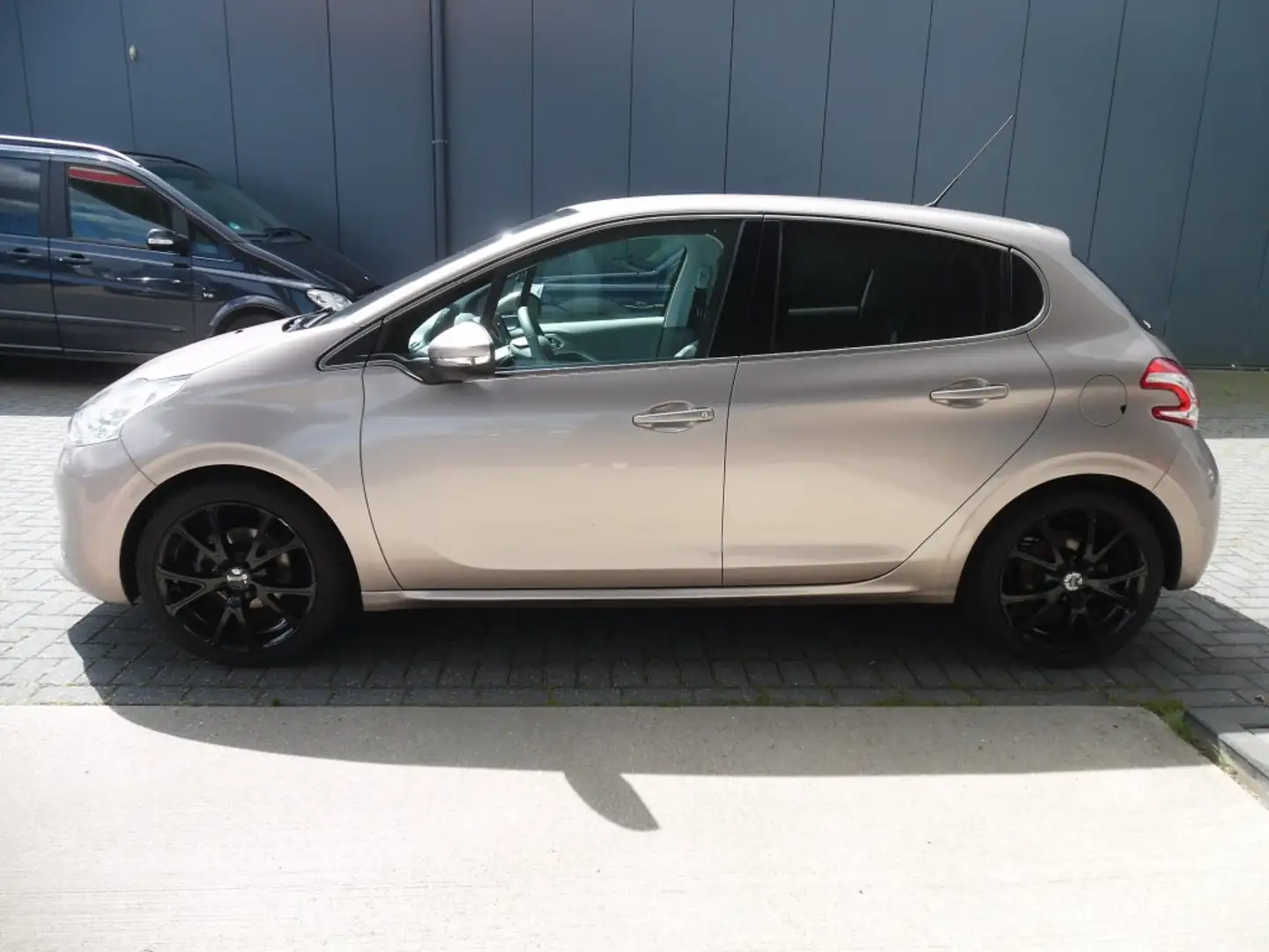 Peugeot 208 1.6 VTI ALLURE Grijs - 2