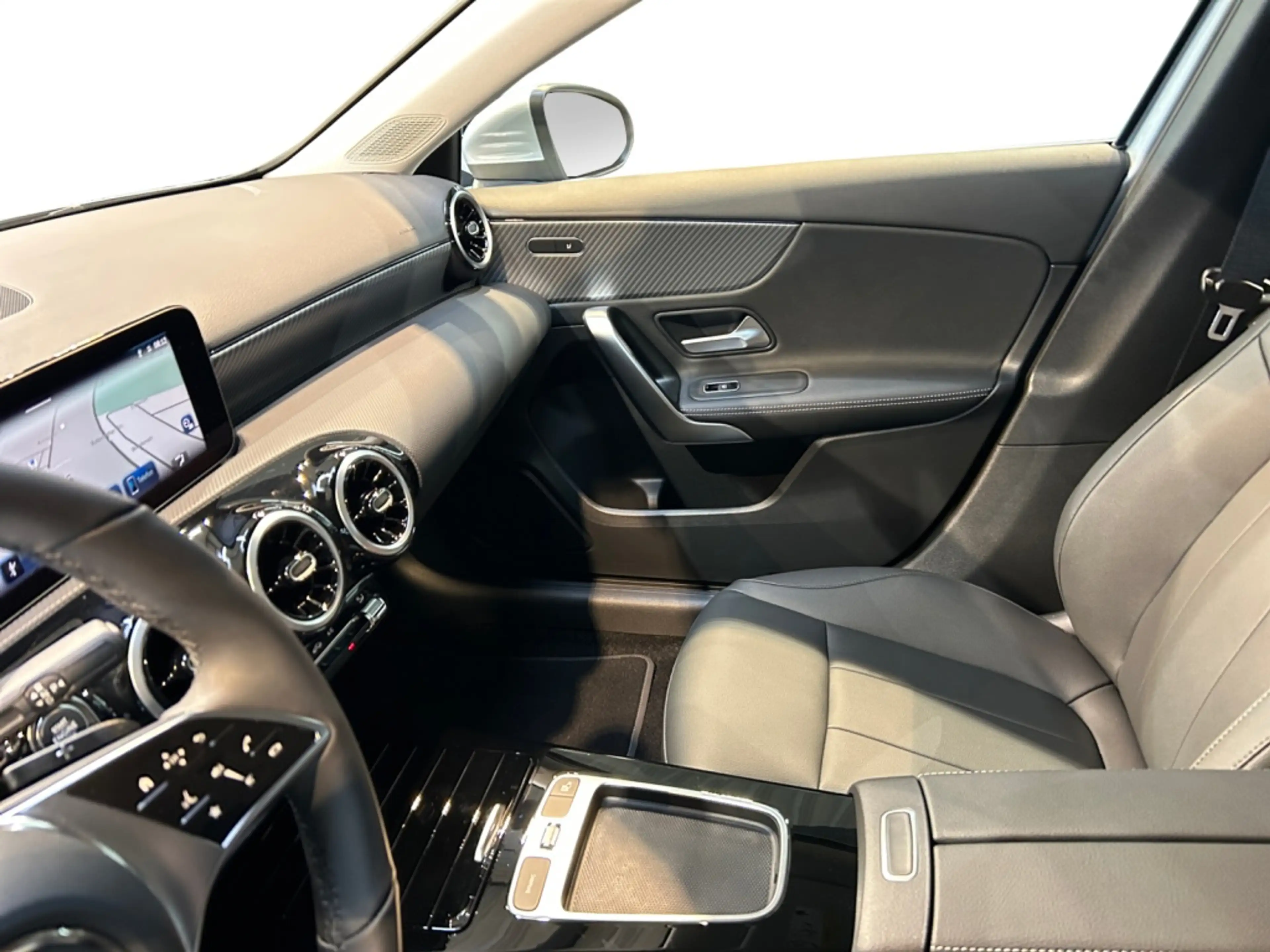 Mercedes-Benz A 200 Progressive MBUX+Progressive+Wide+Cam+LED — photo 6