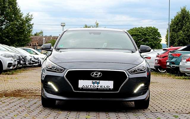 Hyundai i30 1.4 T-GDI /SHEFT/RCAM/BT/AHK/NAVI/KLIMA/