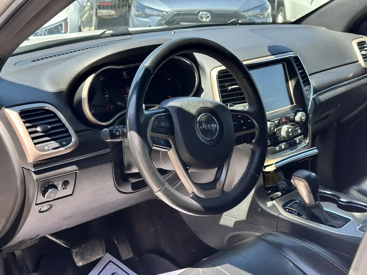 Jeep Grand Cherokee снимка Jeep Grand Cherokee