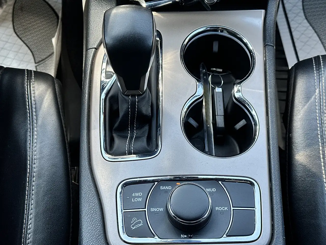Jeep Grand Cherokee снимка Jeep Grand Cherokee
