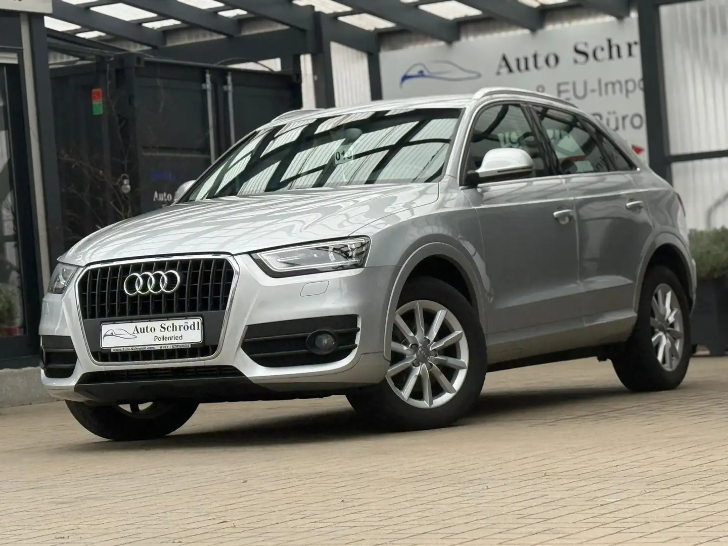 Audi Q3 2.0 TDI, AHK, Bi-Xenon, Navi, Sitzheiz, Tempomat Silber - 1