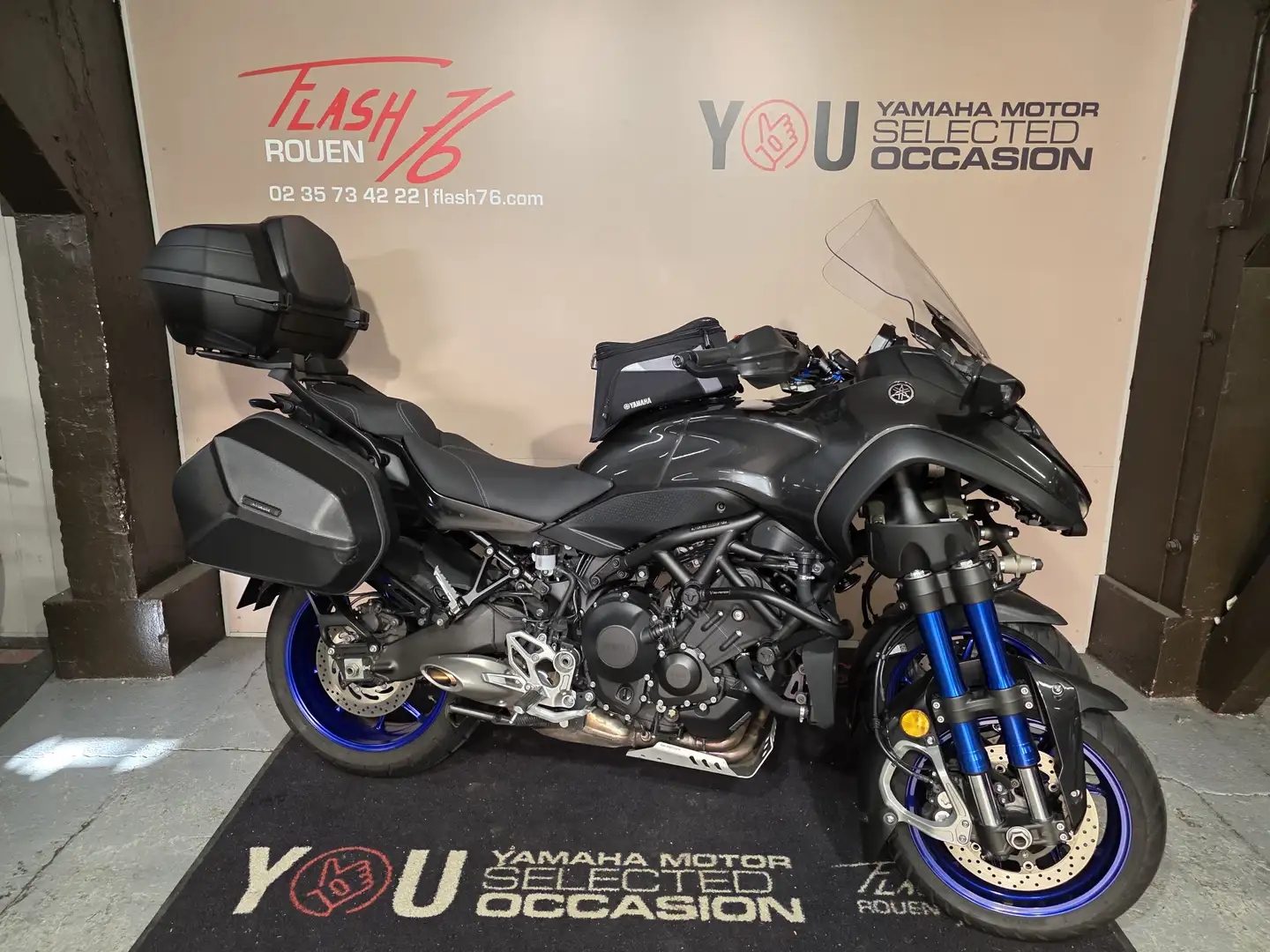 Yamaha Niken Gris - 1