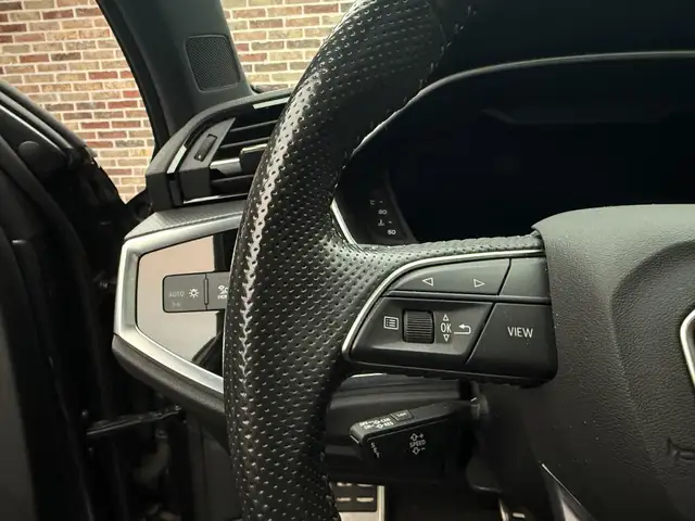 Audi Q3 view 9