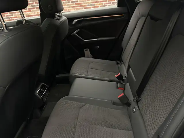 Audi Q3 view 13