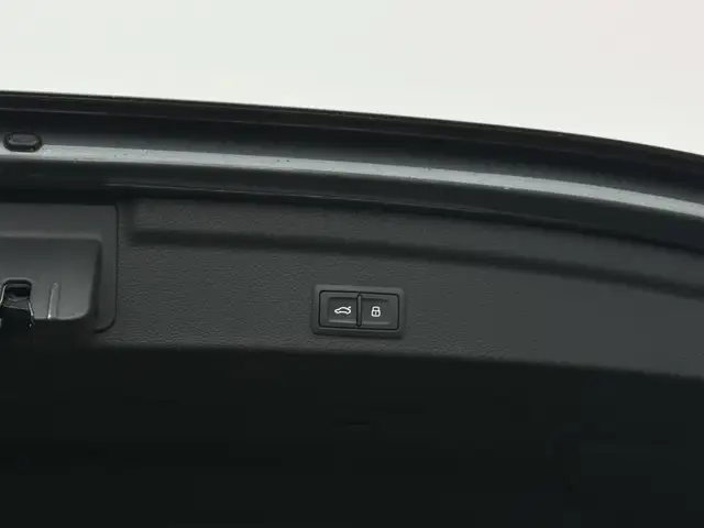 Audi Q3 view 12