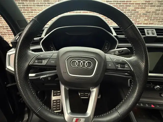 Audi Q3 view 7