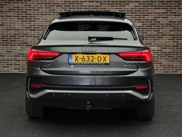 Audi Q3 view 5