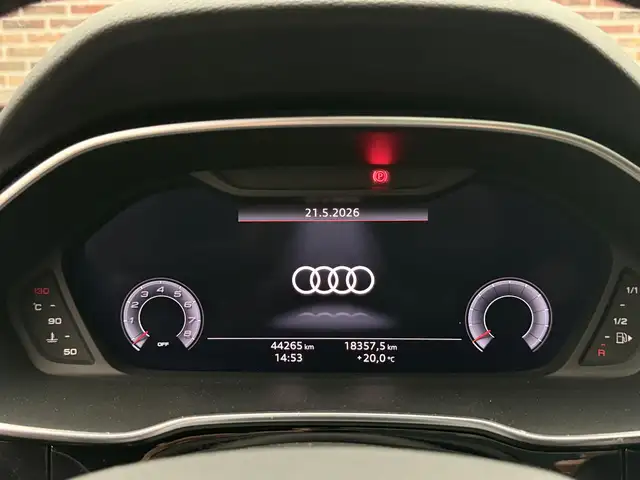 Audi Q3 view 10