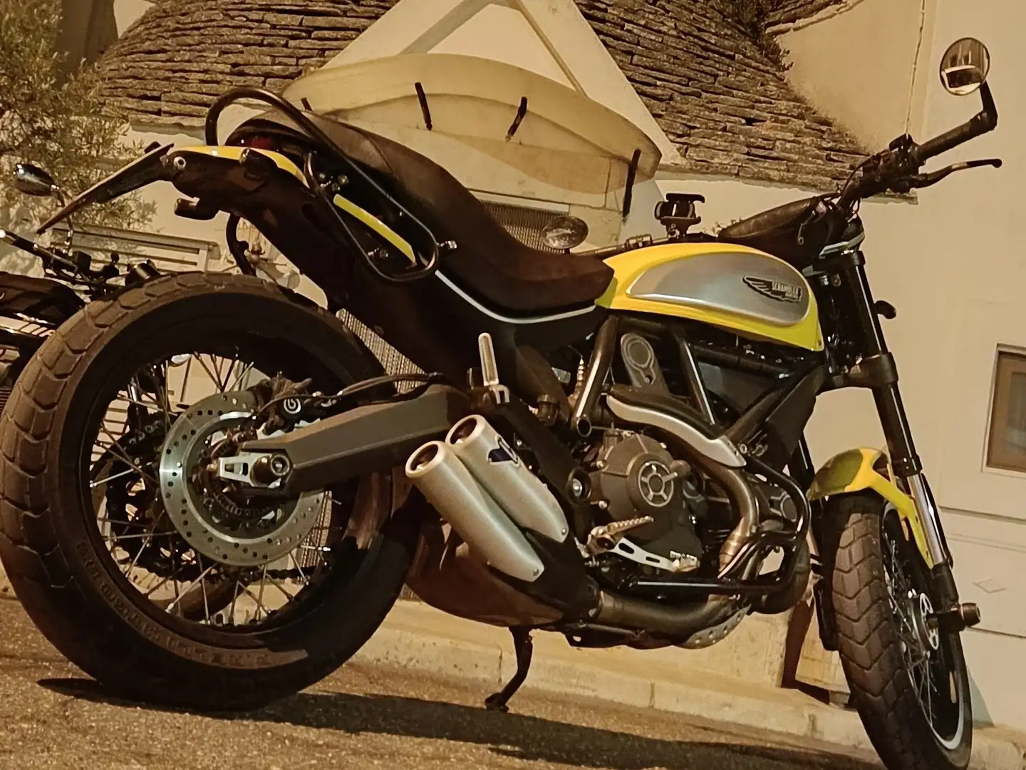 Ducati Scrambler Oro - 1