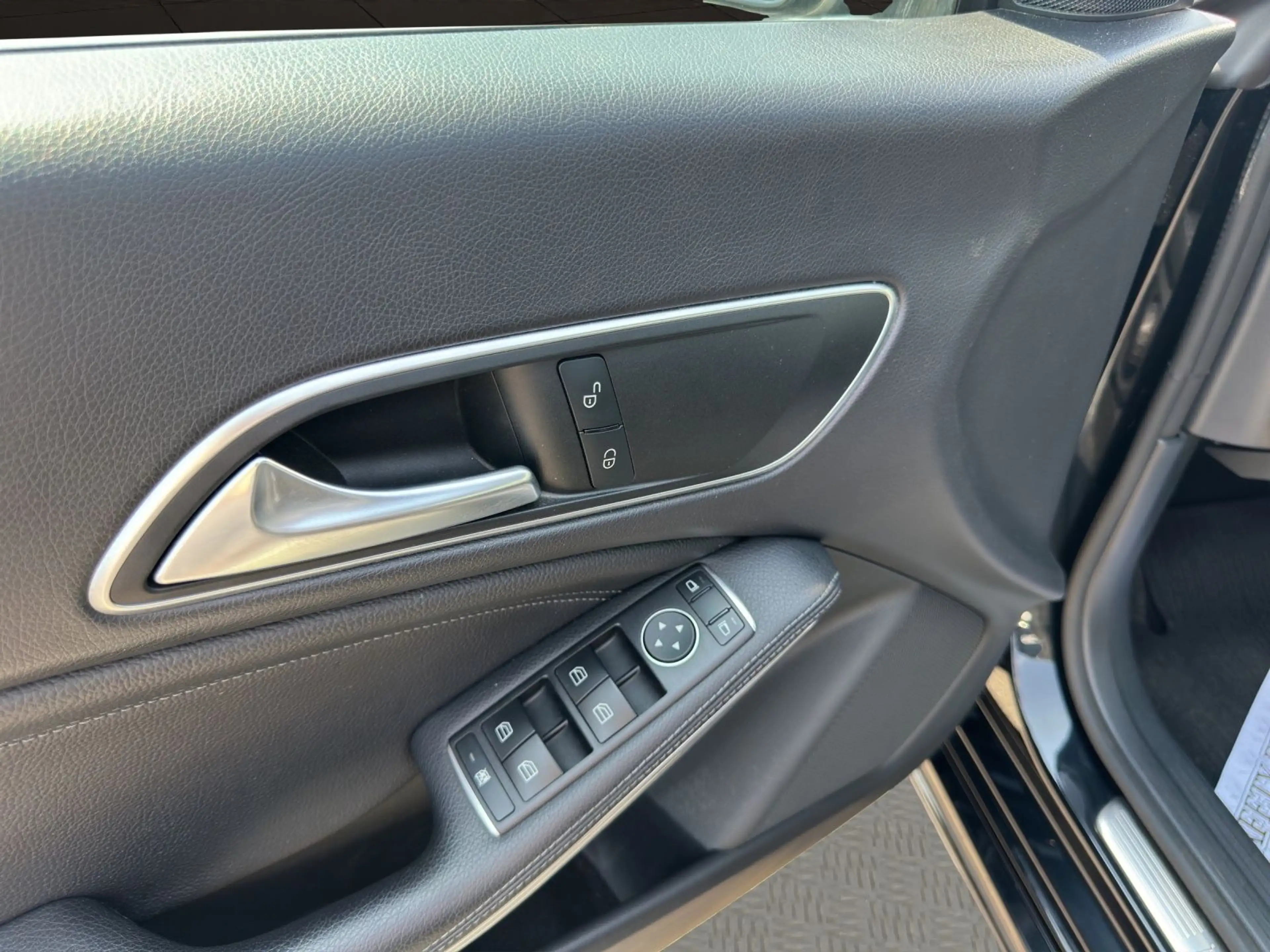 Mercedes-Benz CLA 200 CLA -Klasse Shooting Brake CLA 200 CDI / d — photo 14