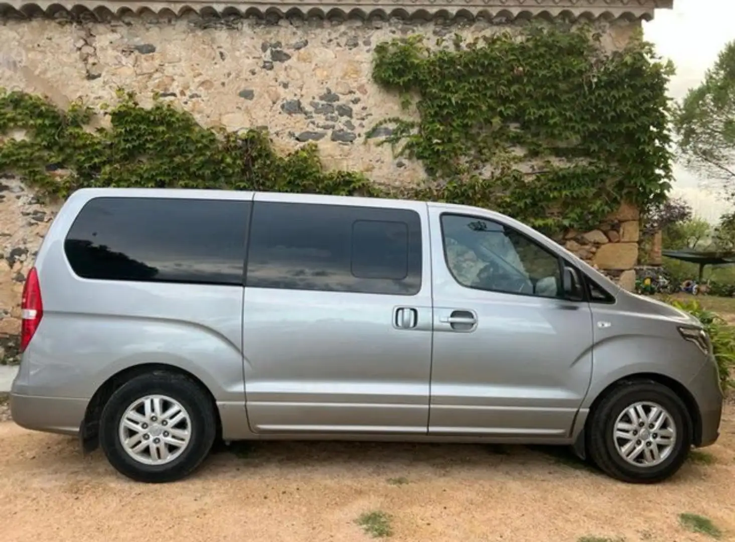 Hyundai H-1 Travel 2.5 CRDI 136 Techno Gris - 1