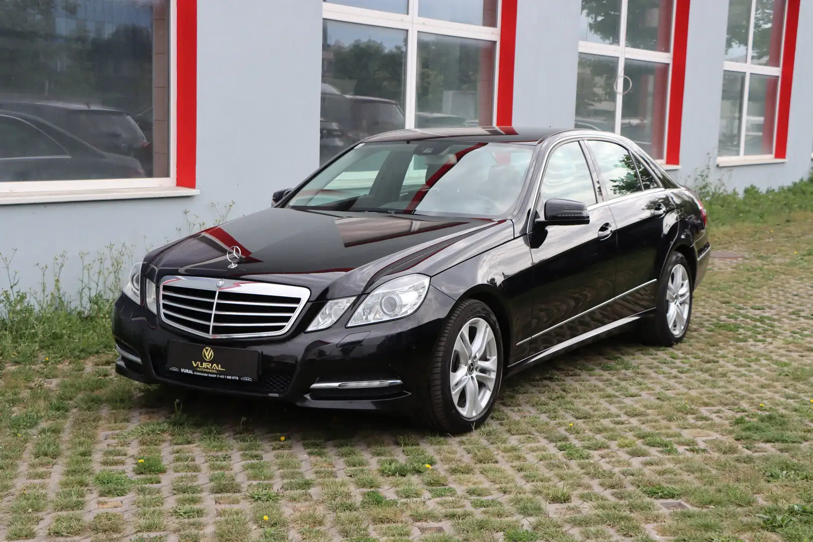 Mercedes-Benz E 200 E 200 CDI Avantgarde Aut.| XENON | LEDER | KLIMA | Schwarz - 2